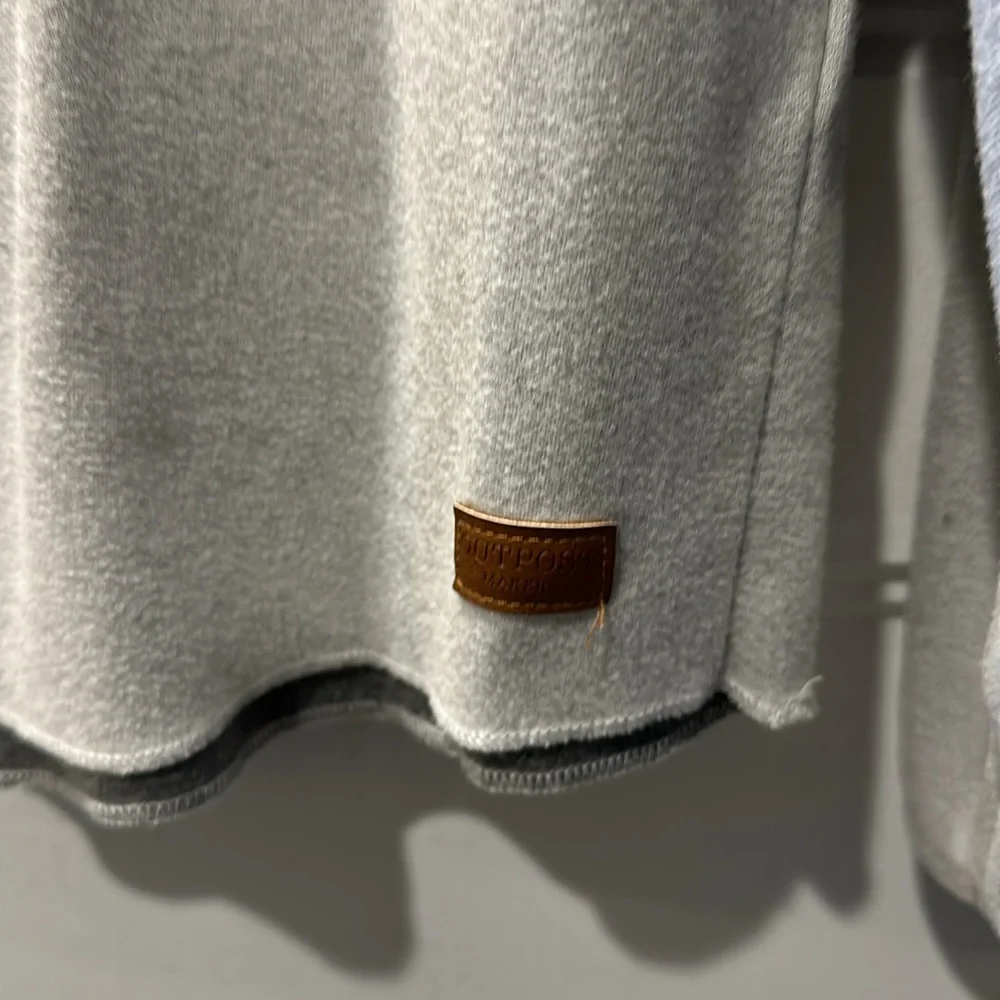 Men’s Outpost half zip pullover. Purchased from Buckle. Size Large/ light grey. - Picture 3 of 3